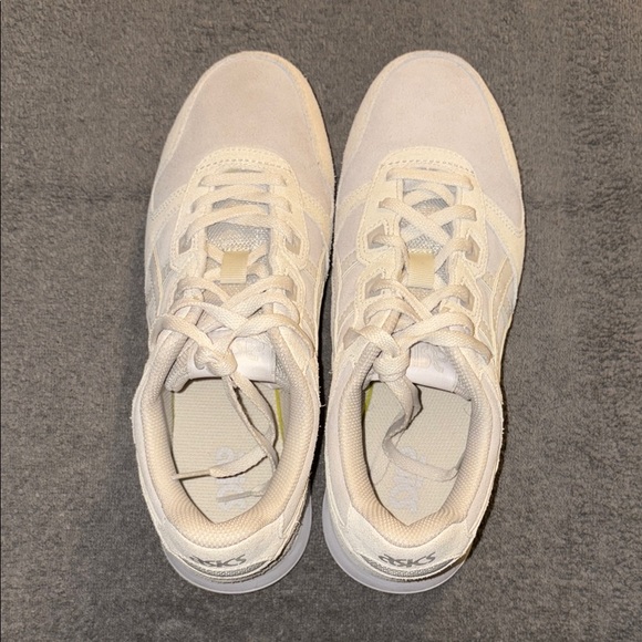 ASICS Men’s Cream Sneakers - Picture 3 of 5